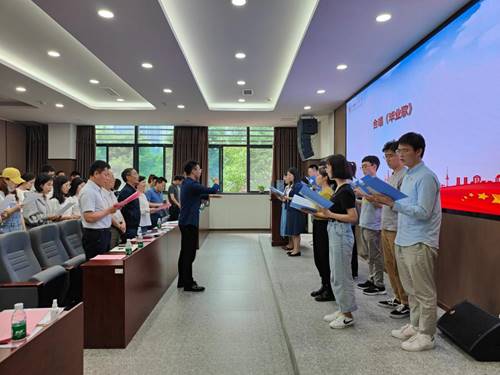 说明: //jw.crcomic18.com/__local/5/F1/79/E4D1932DBF3D43A0CD021A61A60_858E3D65_1B2BE.jpg